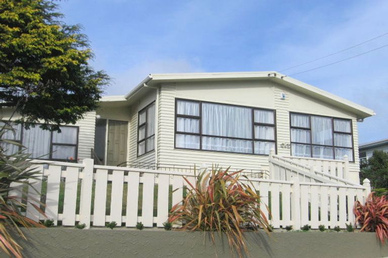 Photo of property in 66 Saint Johns Terrace, Tawa, Wellington, 5028