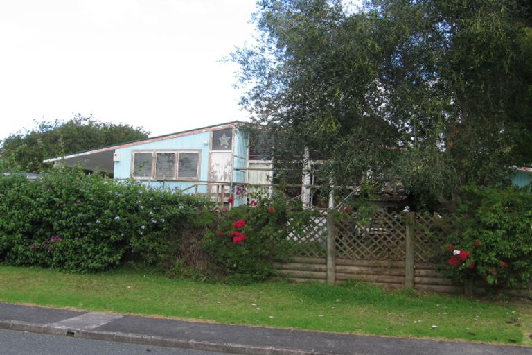 Photo of property in 17 Dawnhaven Drive, Te Atatu Peninsula, Auckland, 0610