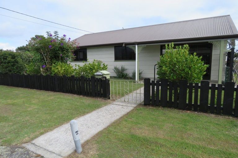 Photo of property in 16 Hunter Street, Westport, 7825