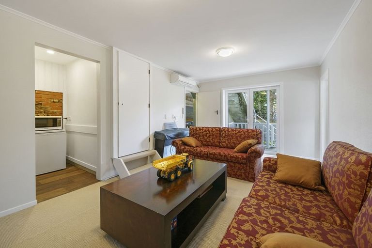 Photo of property in 7 Saint Johns Terrace, Tawa, Wellington, 5028