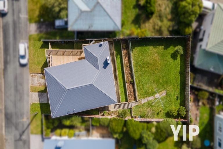 Photo of property in 22 Longcroft Terrace, Newlands, Wellington, 6037