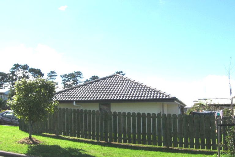 Photo of property in 30 Legacy Drive, Henderson, Auckland, 0612