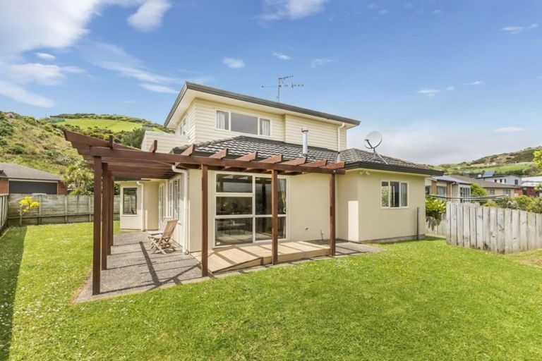 Photo of property in 16 Kilkelly Close, Tawa, Wellington, 5028