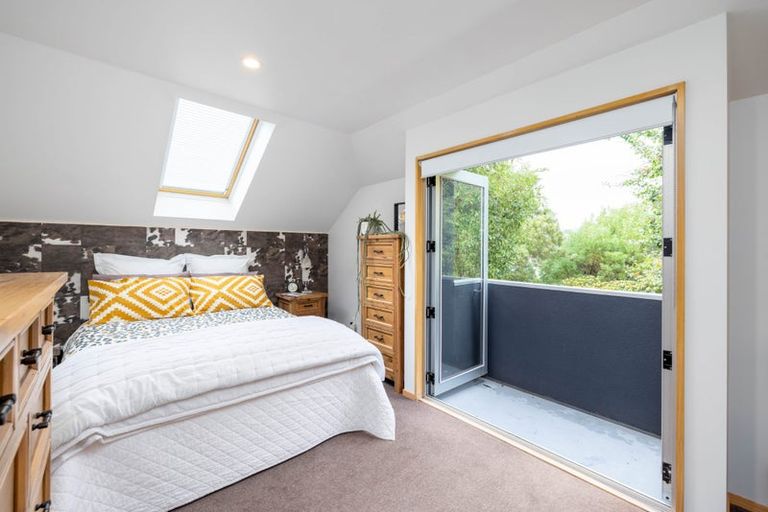 Photo of property in 25 Hawkhurst Road, Lyttelton, 8082