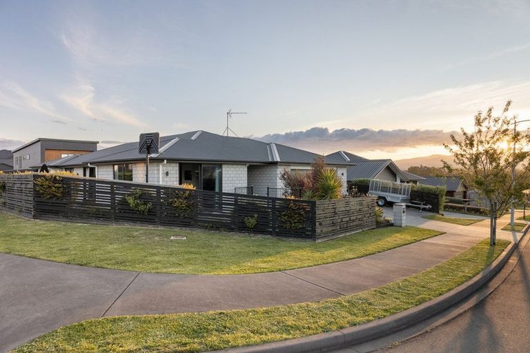 Photo of property in 1 Anglers Way, Omokoroa, 3114