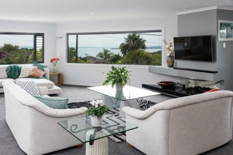Photo of property in 2/3 Colmar Road, Mellons Bay, Auckland, 2014