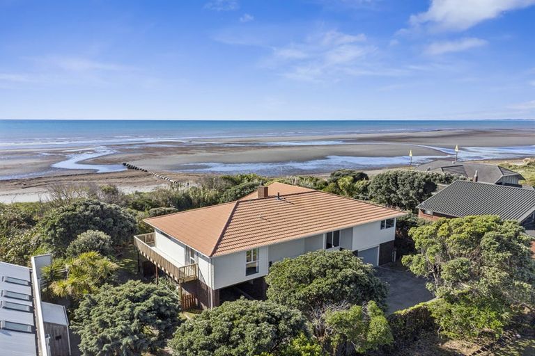 Photo of property in 7 Nuhaka Place, Paraparaumu Beach, Paraparaumu, 5032