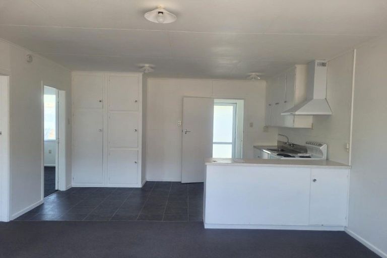 Photo of property in 8 Simons Street, Moturoa, New Plymouth, 4310