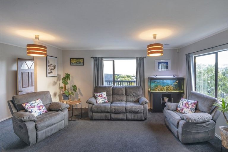 Photo of property in 25 Dominica Crescent, Grenada Village, Wellington, 6037