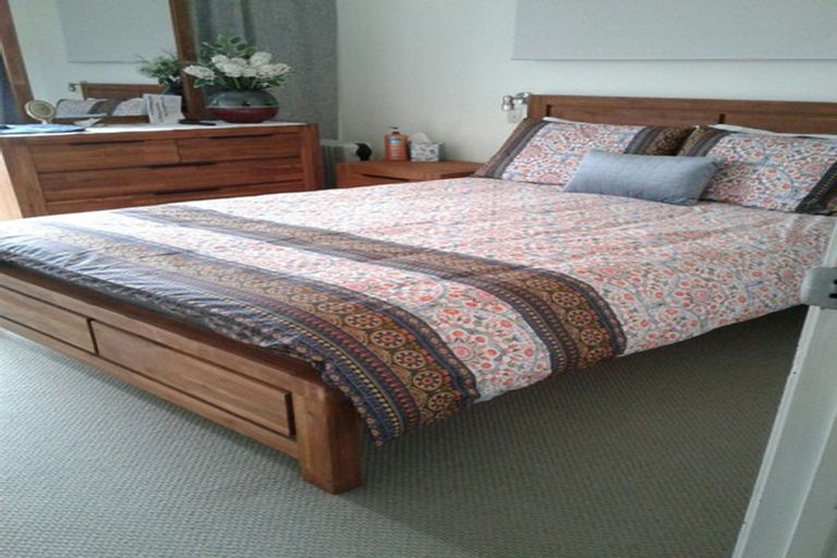 Photo of property in 2/62 Sunderlands Road, Half Moon Bay, Auckland, 2012