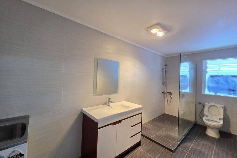 Photo of property in 2/28 West Coast Road, Glen Eden, Auckland, 0602