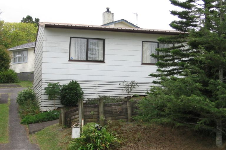 Photo of property in 2/15 Park Road, Glenfield, Auckland, 0629