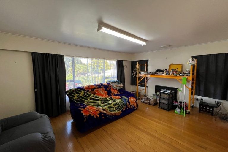 Photo of property in 94 Triangle Road, Massey, Auckland, 0614