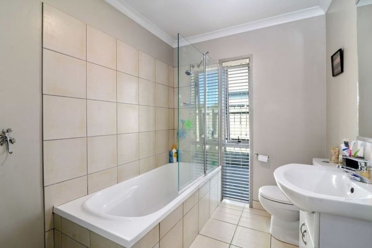 Photo of property in 14 Stonebridge Park Drive, Holdens Bay, Rotorua, 3010