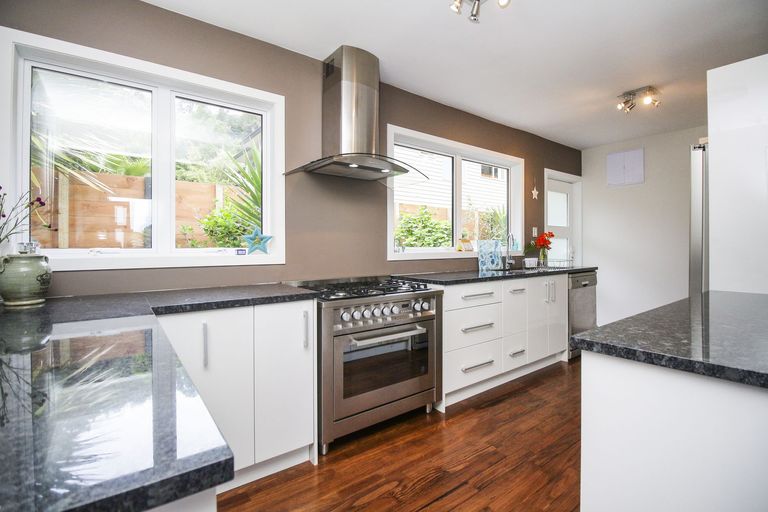 Photo of property in 40 Waima Crescent, Titirangi, Auckland, 0604