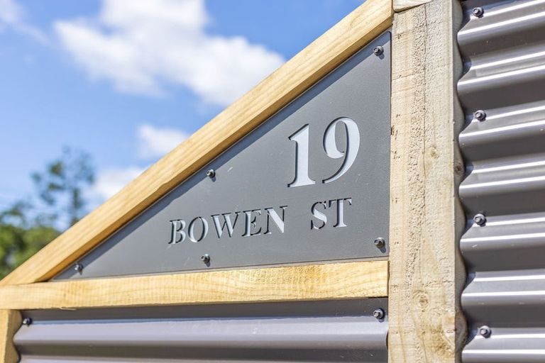 Photo of property in 19 Bowen Street, Levin, 5510