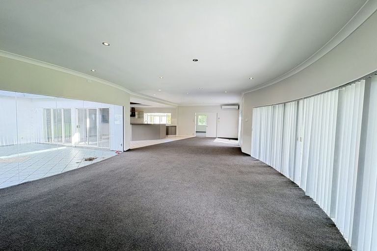 Photo of property in 154 Boord Crescent, Kumeu, 0891