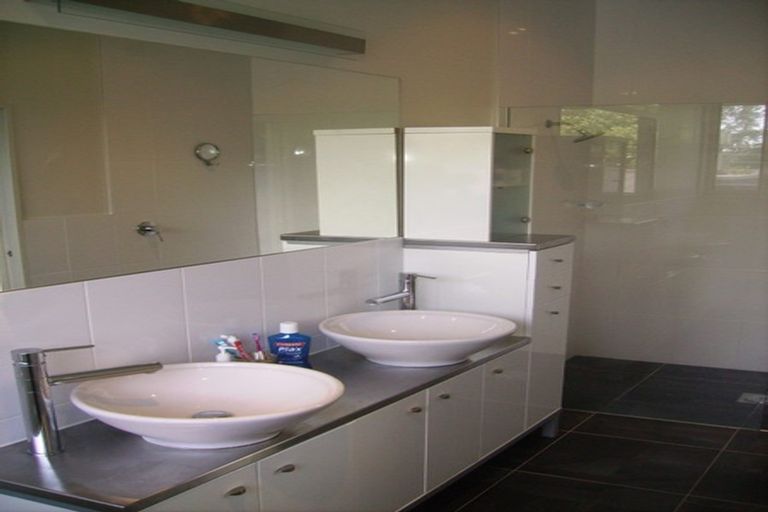 Photo of property in 53 Arapito Road, Titirangi, Auckland, 0604