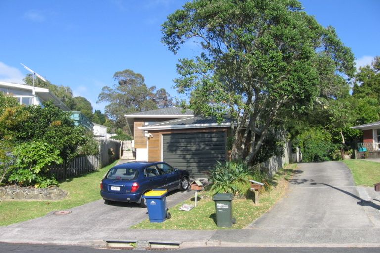 Photo of property in 1/3 Hatherlow Street, Glenfield, Auckland, 0629