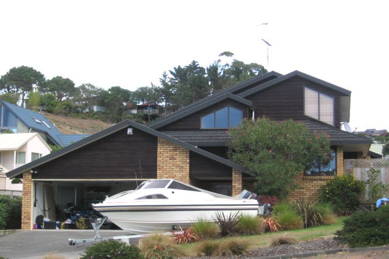 Photo of property in 60 Crestview Place, Browns Bay, Auckland, 0630