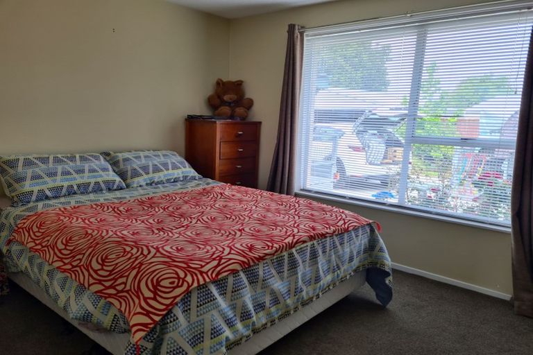 Photo of property in 17 Mckellar Place, Hornby, Christchurch, 8042