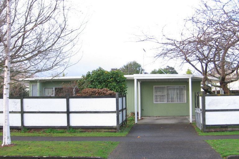 Photo of property in 90 Ruamahanga Crescent, Terrace End, Palmerston North, 4410