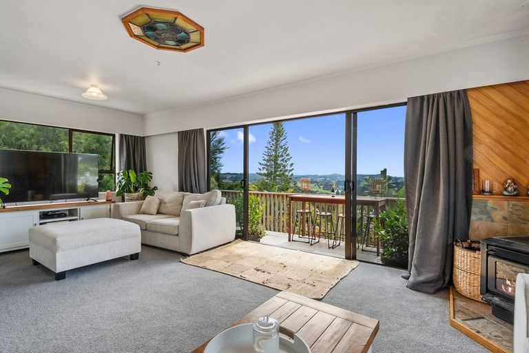 Photo of property in 1069 Scenic Drive North, Swanson, Auckland, 0816