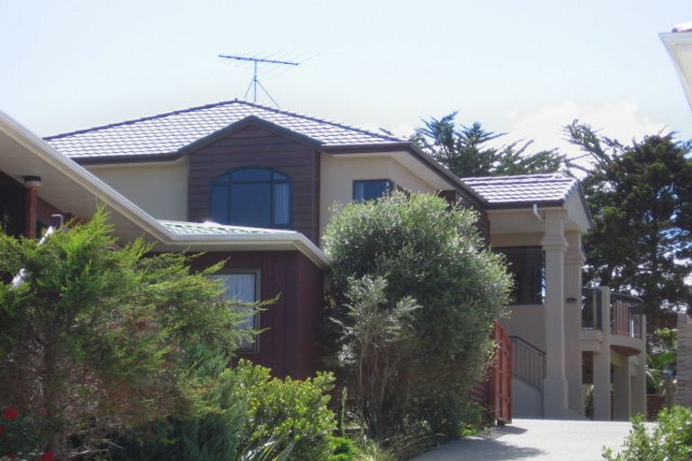 Photo of property in 2/25 Peter Terrace, Castor Bay, Auckland, 0620