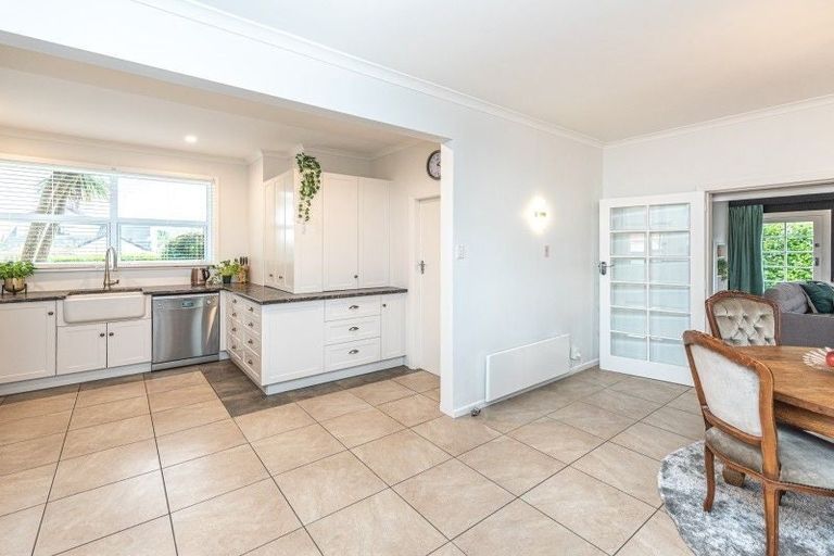 Photo of property in 3 Dickson Crescent, Saint Johns Hill, Whanganui, 4500