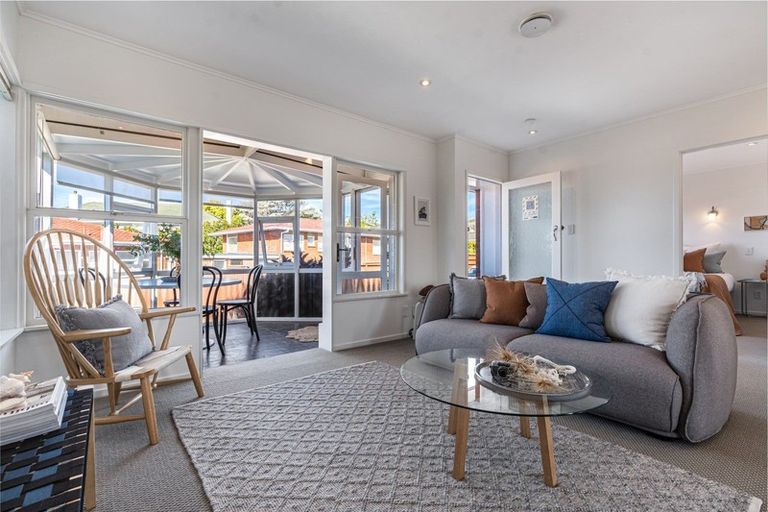 Photo of property in 2/11 Winscombe Street, Belmont, Auckland, 0622