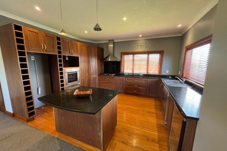 Photo of property in 70 Parnell Heights, Kelvin Grove, Palmerston North, 4414