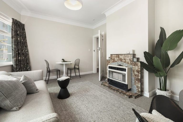 Photo of property in 20e Portland Crescent, Thorndon, Wellington, 6011