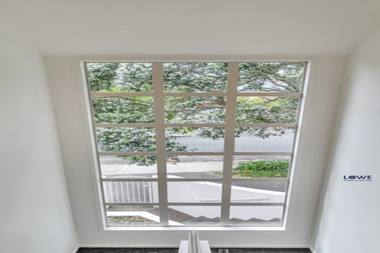 Photo of property in 1/2 Hauraki Road, Hauraki, Auckland, 0622