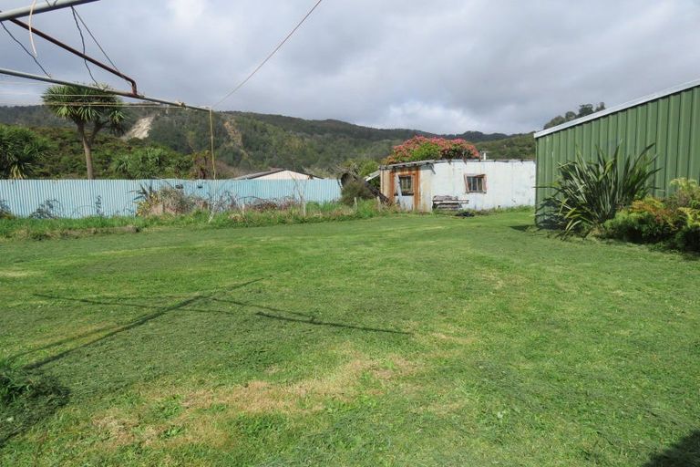 Photo of property in 17 Ives Street, Hector, 7822