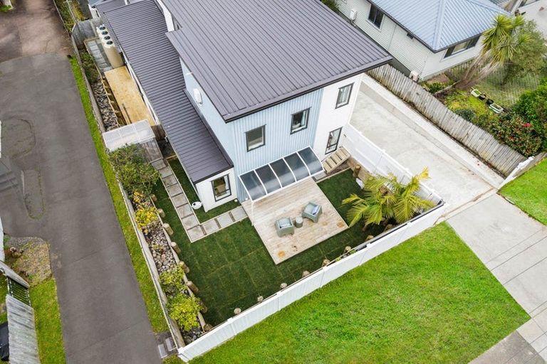 Photo of property in 674 East Coast Road, Pinehill, Auckland, 0630