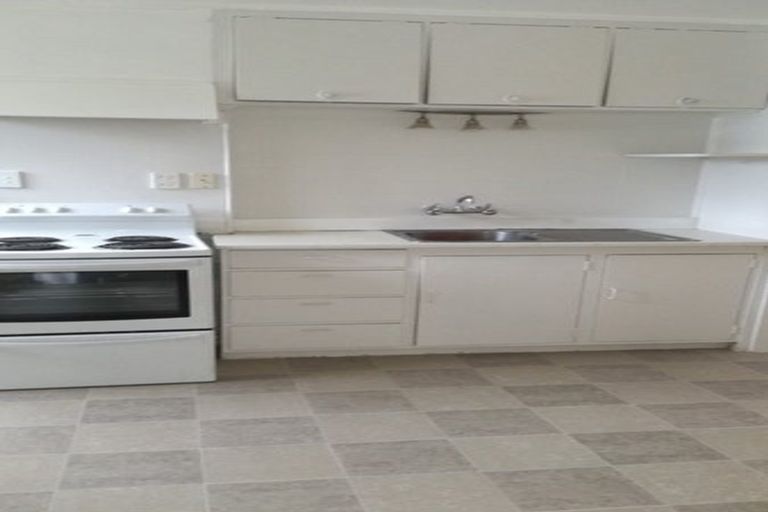 Photo of property in 14 Youngs Road, Papakura, 2110