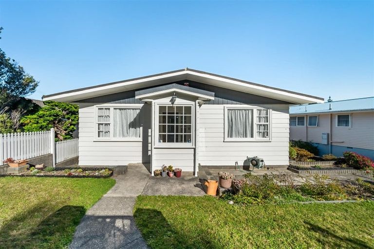 Photo of property in 24 Cypress Drive, Maungaraki, Lower Hutt, 5010