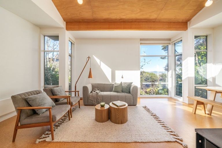 Photo of property in 100 Motuhara Road, Plimmerton, Porirua, 5026