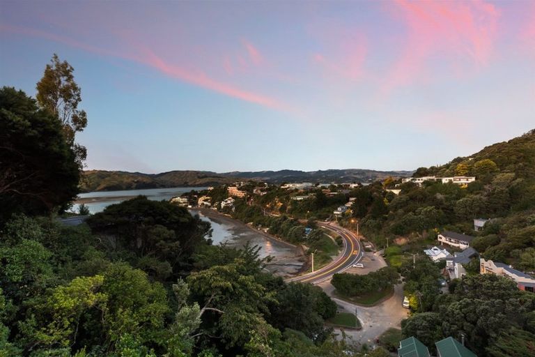 Photo of property in 42 Kiriwai Road, Paremata, Porirua, 5024