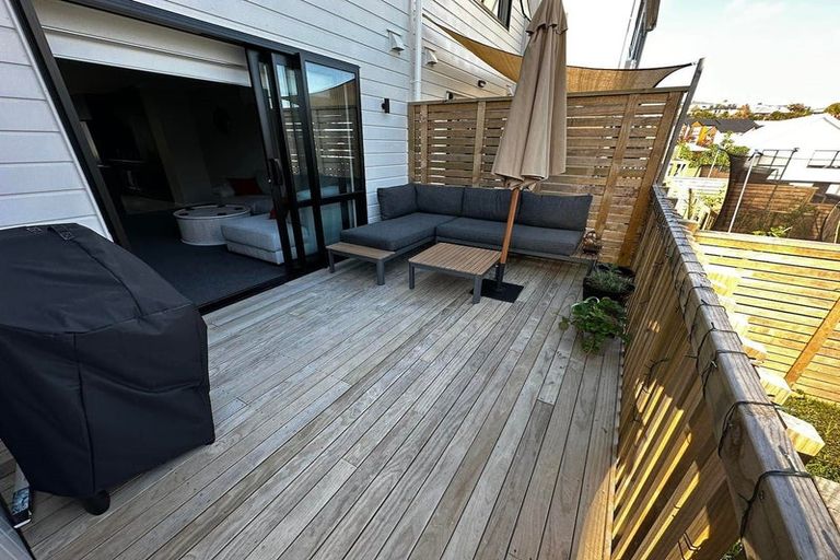 Photo of property in 21 Seafarer Crescent, Stanmore Bay, Whangaparaoa, 0932