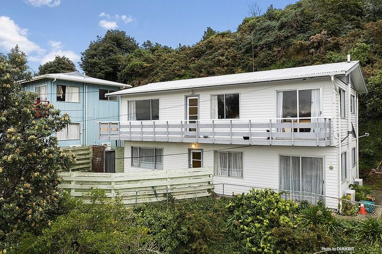 Photo of property in 5a Wye Street, Island Bay, Wellington, 6023