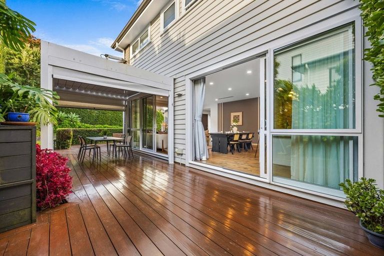 Photo of property in 4b Hilton Close, Fairview Heights, Auckland, 0632