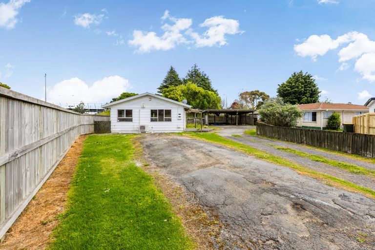 Photo of property in 17 Gloaming Place, Conifer Grove, Takanini, 2112