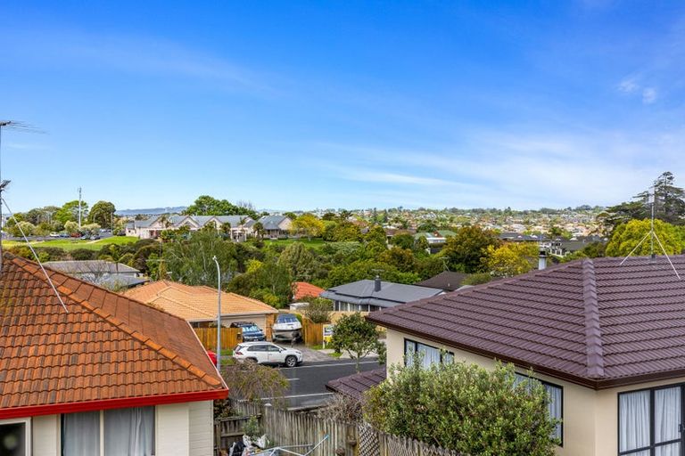 Photo of property in 2/10 Kells Place, Botany Downs, Auckland, 2010