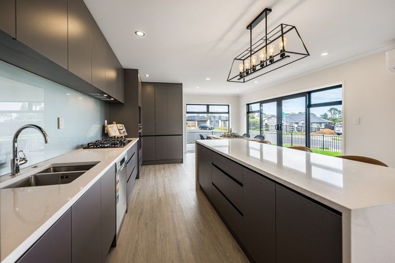 Photo of property in 18 Okohaka Avenue, Glenbrook, 2681