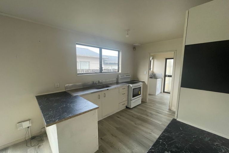 Photo of property in 2/12 Trimdon Street, Randwick Park, Auckland, 2105