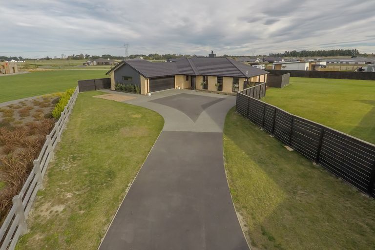 Photo of property in 26 Glenfinnan Place, West Melton, 7618