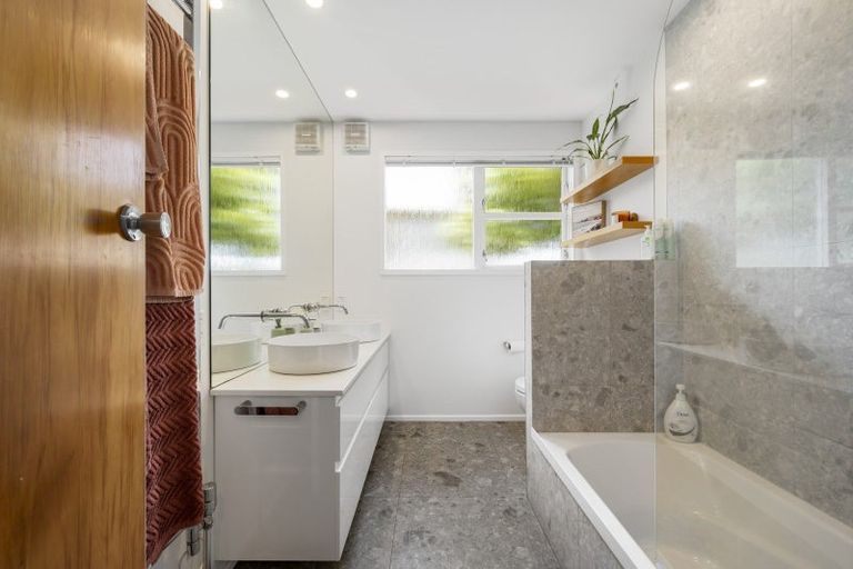 Photo of property in 50 Churton Drive, Churton Park, Wellington, 6037