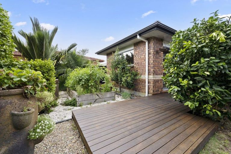 Photo of property in 20 Hocken Place, Mangere Bridge, Auckland, 2022