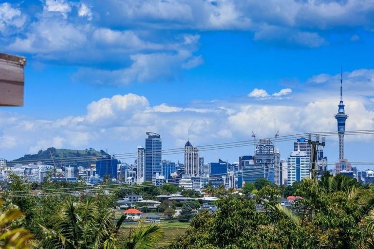 Photo of property in 1/48 Onepoto Road, Hauraki, Auckland, 0622